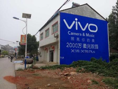 会同刷墙广告和喷绘墙体广告哪个效果好？
