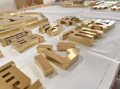 会同拉丝不锈钢字的特点。