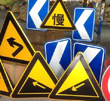 会同标识标牌中颜色的确定是很重要的。